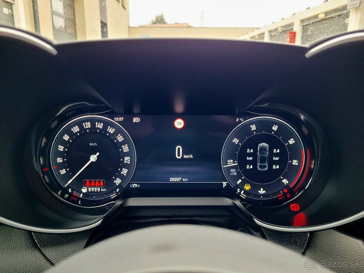 Alfa Giulia 2.0 COMPETIZIONE Q4 benzín 206kw (DPH) - 18