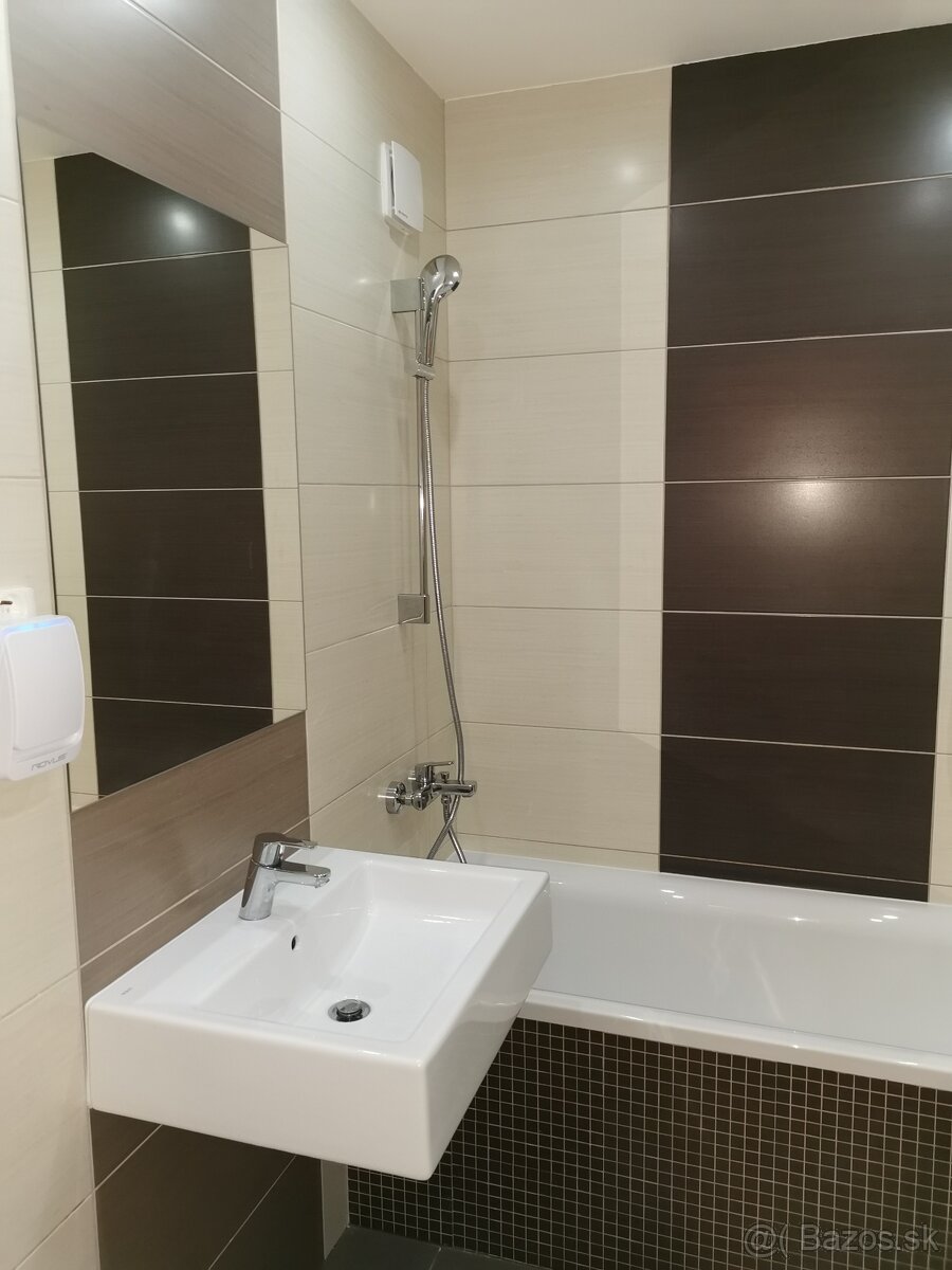 Prenájom 3 izbový byt Levice - 18