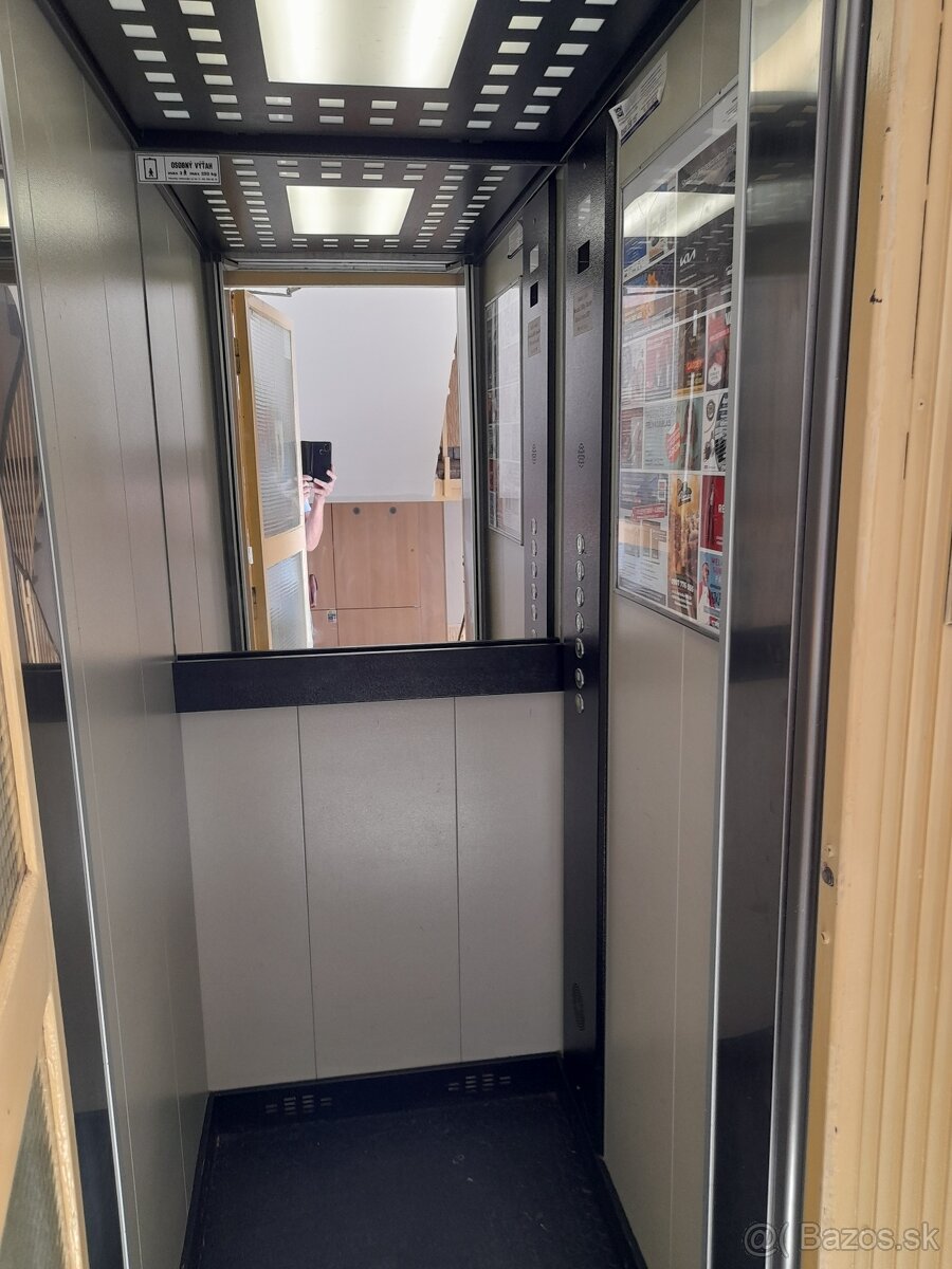 Rezervovaný kompletne zrekonštruovaný 4-izbový byt - 18