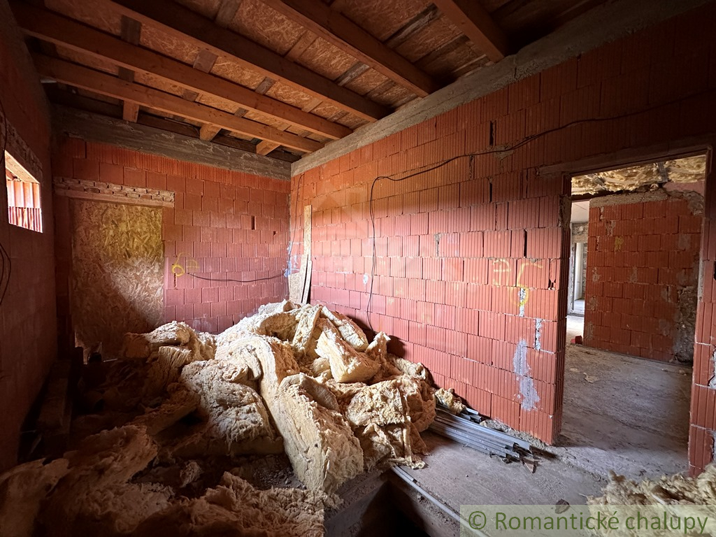 Znížená cena Rozostavaný rodinný dom v kľudnej uličke v - 18