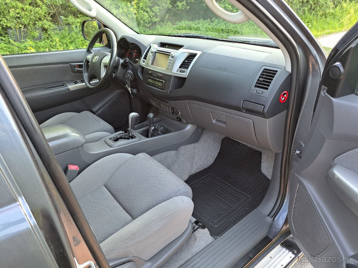 Toyota Hilux Double Cab 3,0 D-4D AT 4x4 - 18
