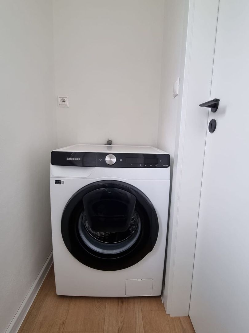 PRENÁJOM – EXKLUZÍVNY, NADŠTANDARDNÝ 2-IZBOVÝ BYT (71 m²) V - 18