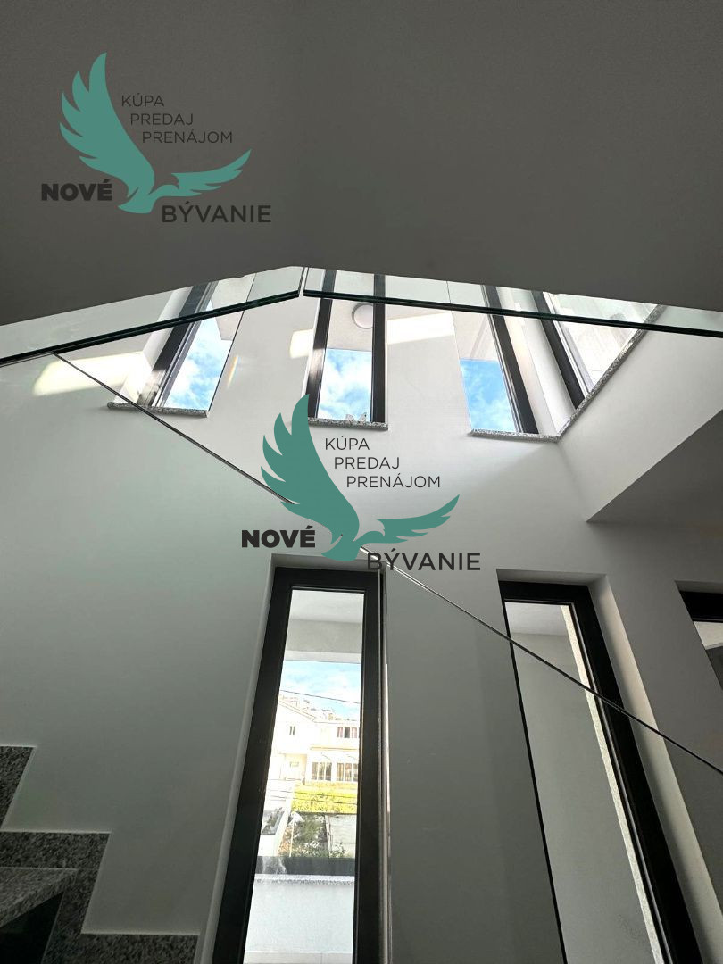 Luxusná novostavba vila s bazénom blízko mora a výhľadom na - 18