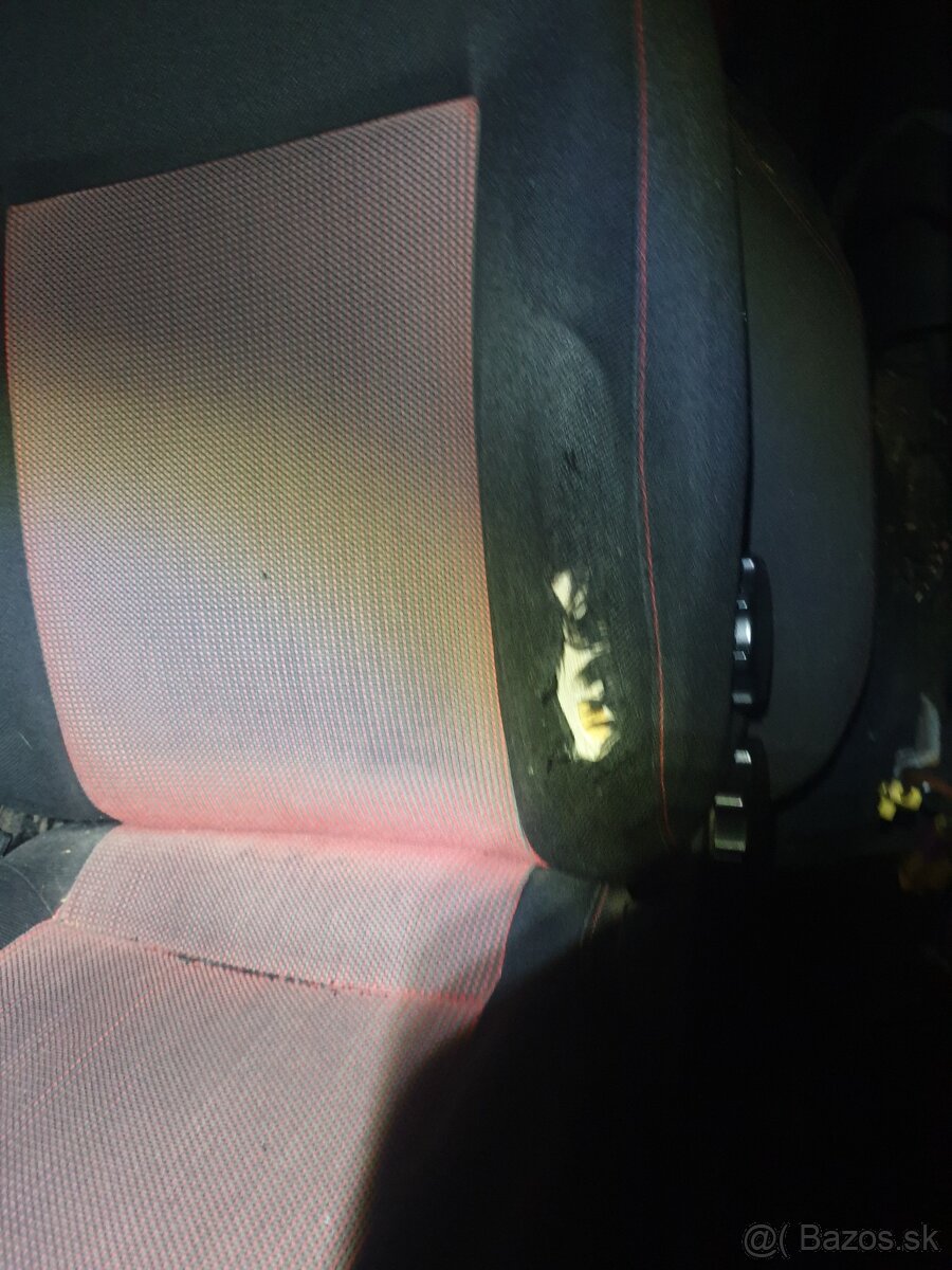 Rozpredam Golf 4 1,6 benzin 74kw - 18