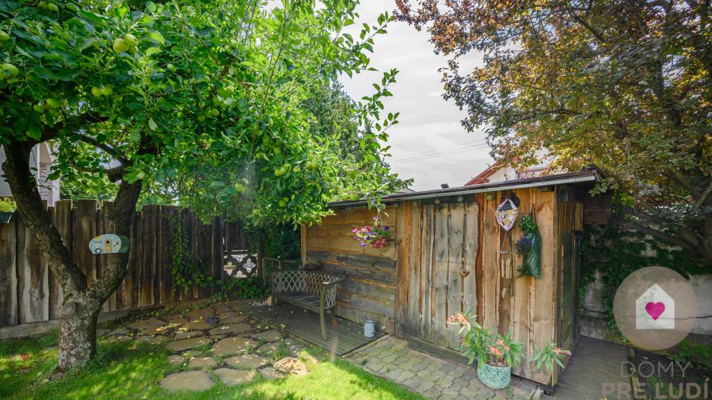 MA/ZOHOR - Rodinný dom s 2 bytovými jednotkami a 3 garážami - 18