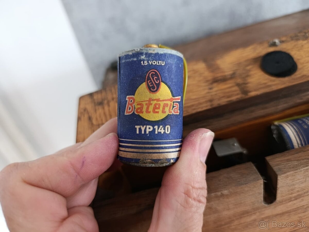 Starý vzhledově velice zachovalý německý přístroj - 18