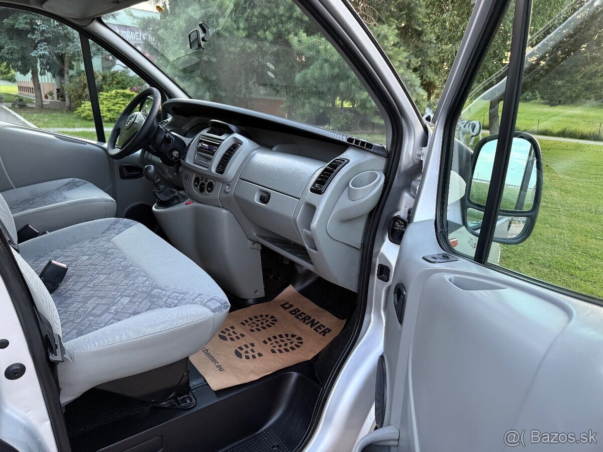 Opel Vivaro Life 2.5 Cdti 145ps • 9- miestný buss • - 18