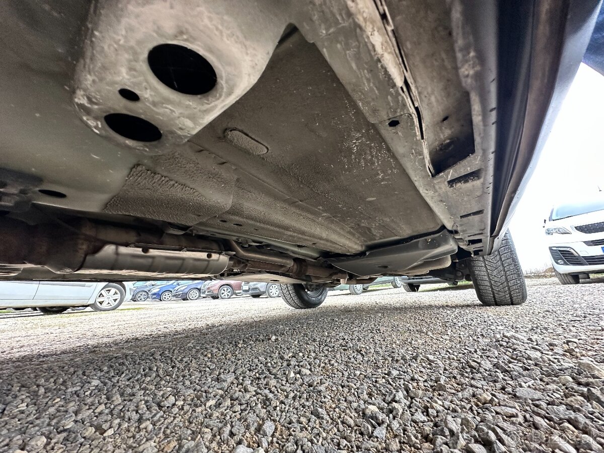 Land Rover Discovery Sport 2.0L TD4 SE - 18