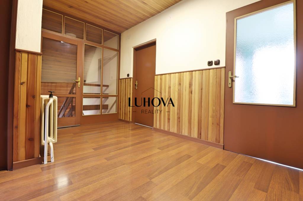 Priestranný a veľkorysý 6-izbový rodinný dom_Záriečie - 18