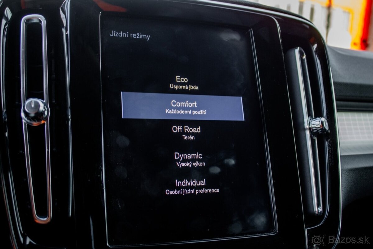 Volvo XC40 D4 Momentum AWD A/T - 18