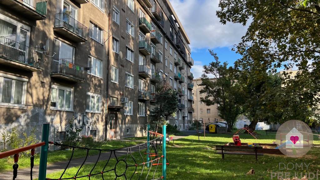 BA/NIVY-Prenájom komplet prerobeného 3 izbového bytu pri OC - 18