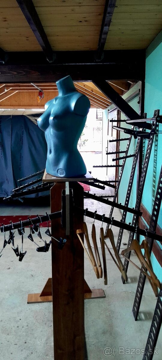 Zariadenie do predajne s textilom - 18