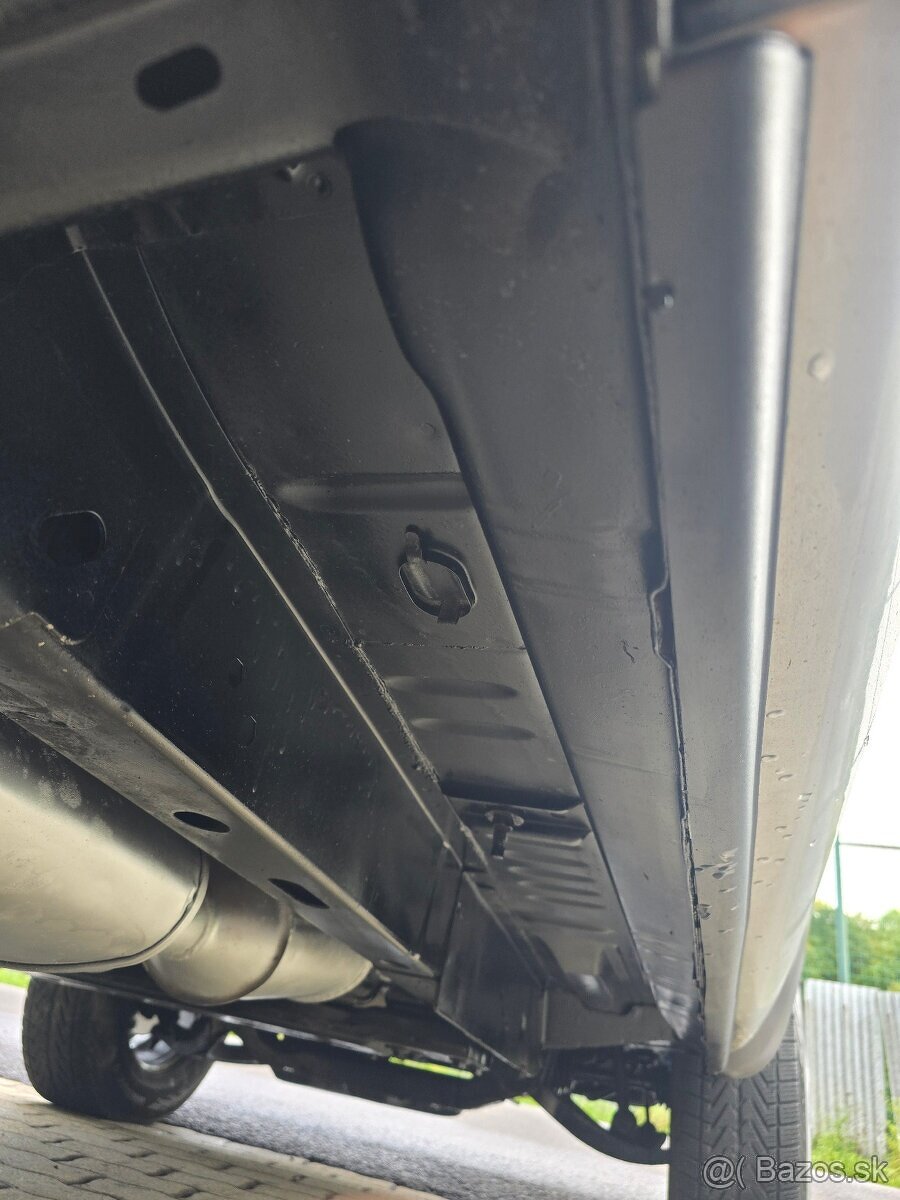 Jeep Cherokee 2,5CRD SPORT // MANUAL // BEZ KOROZIE / - 18