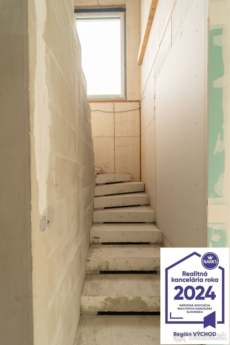 Novostavba nízkoenergetického rodinného dvojdomu, Moldava na - 18