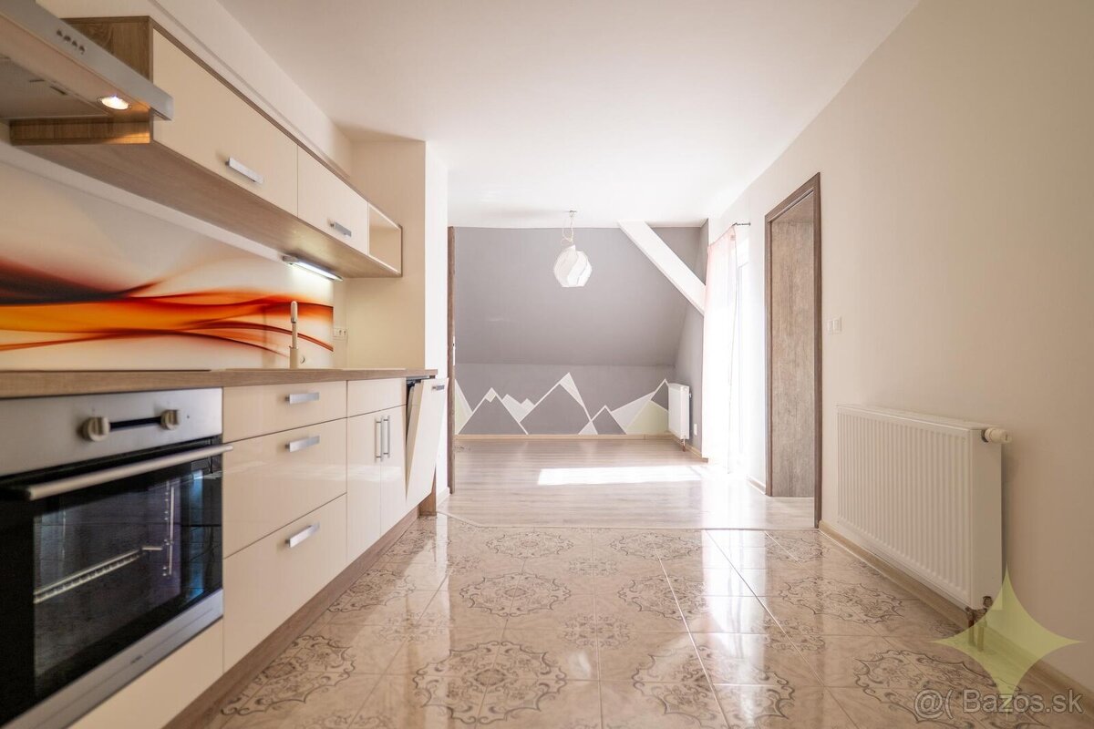 Exkluzívne na predaj krásny rodinný dom so 4mi apartmánmi s - 18