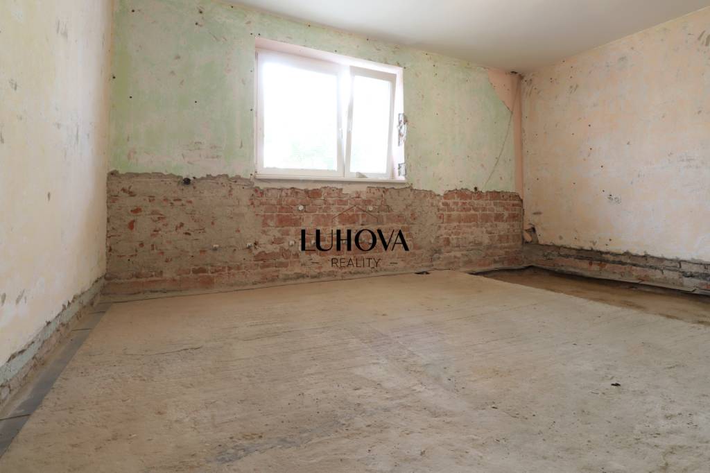 Rodinný dom na rekonštrukciu v obľúbenej lokalite Dolné Kočk - 18