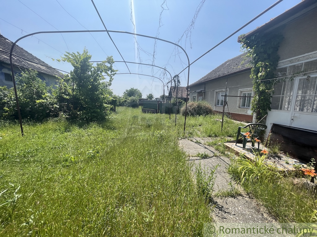 Rodinný dom vhodný na rekonštrukciu v kľudnej časti obce T - 18