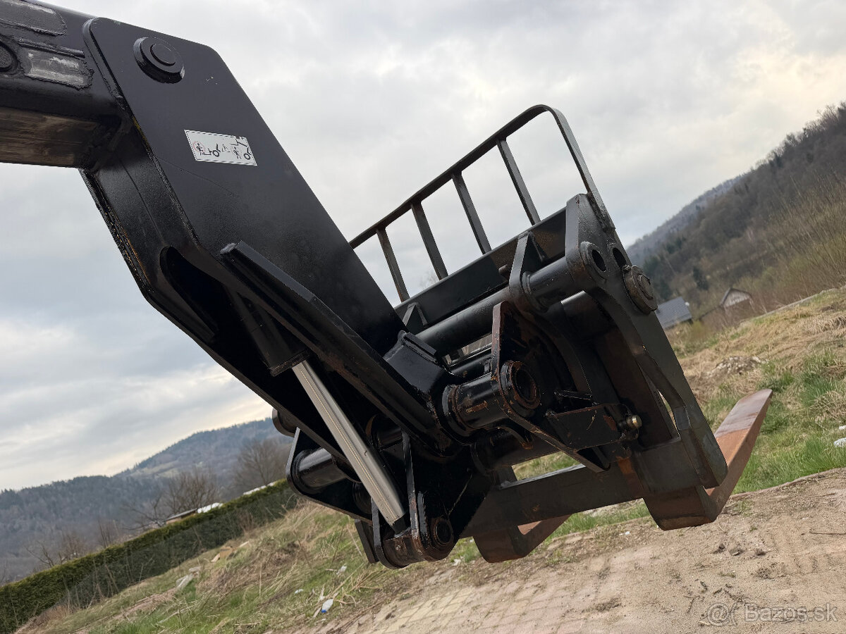 Teleskopický manipulátor Manitou MT932 (dosah 9 m). Nosnosť - 18