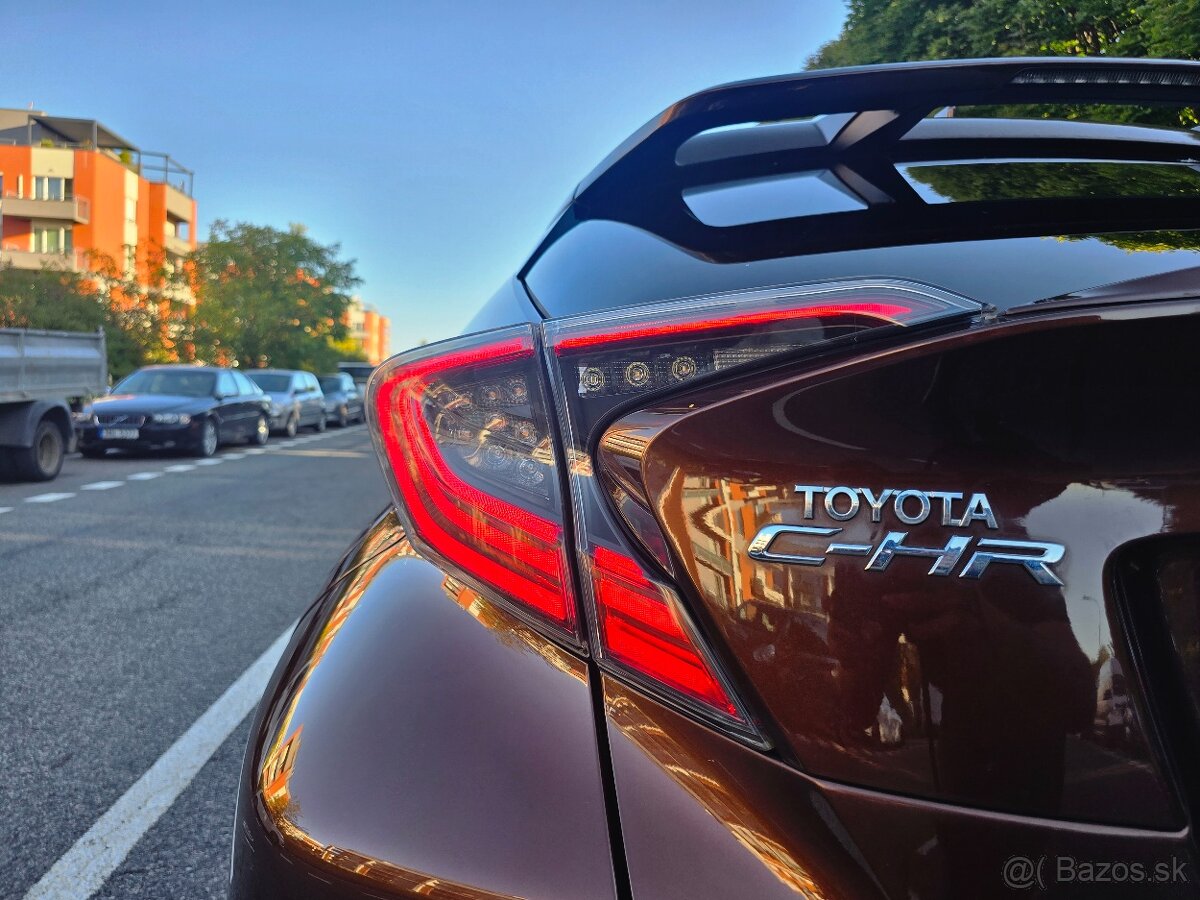 Toyota C-HR hybrid - 18