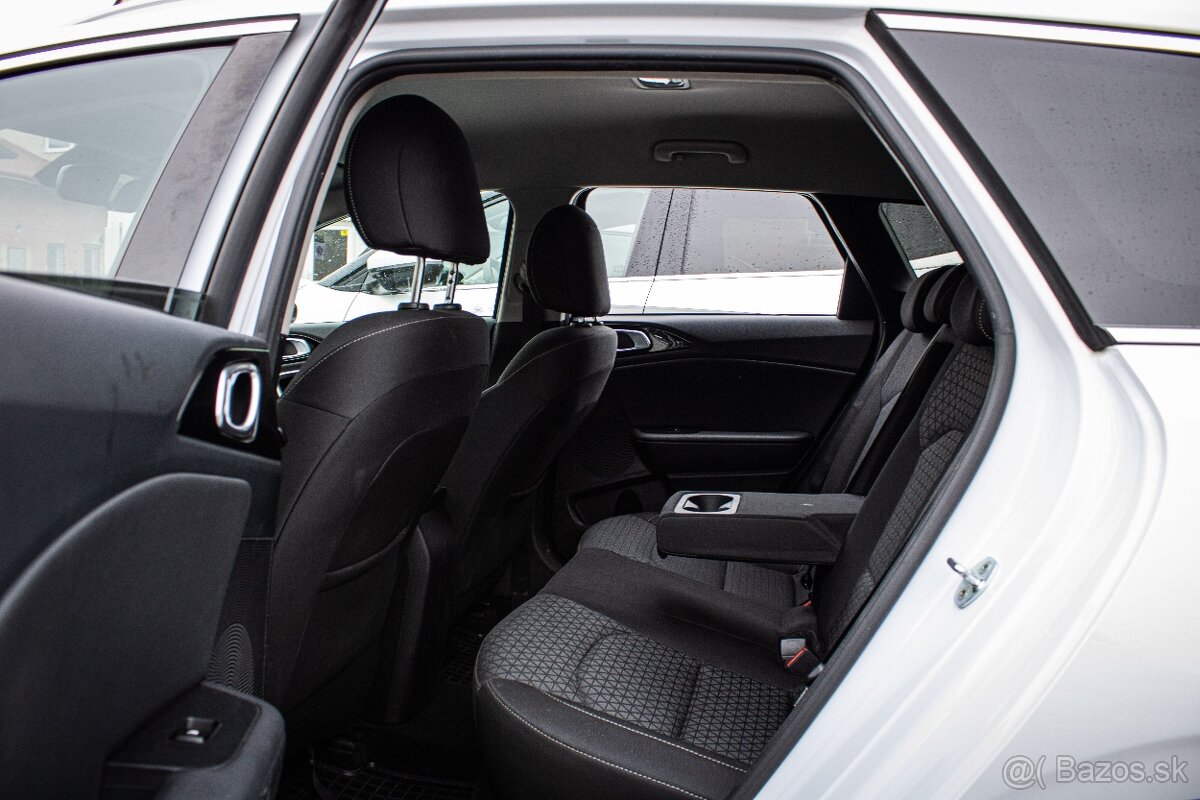 Kia Ceed SW 1.5 TGDi Silver, 1. Majiteľ, Navi,Kamera,Connect - 18