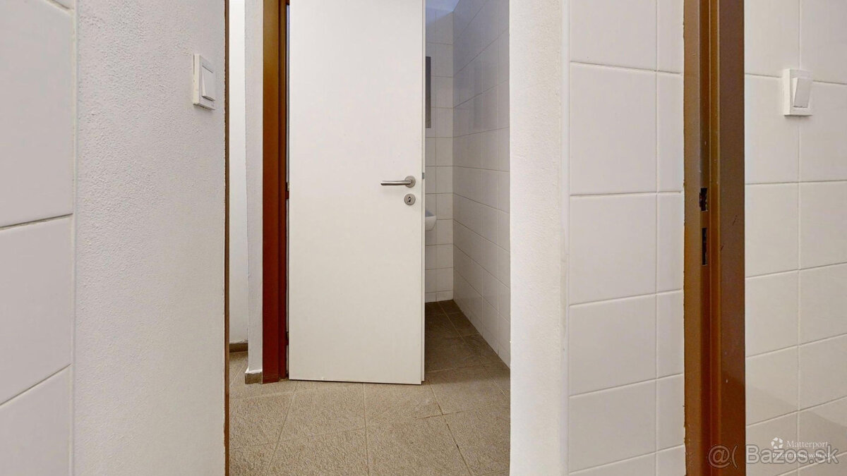 Na predaj: Multifunkčný komerčný objekt – Radošovce. - 18