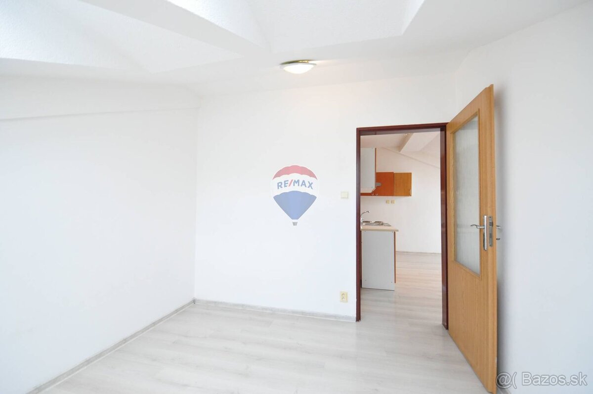 REZERVOVANÉ PREDAJ, 2-izbový podkrovný byt v Poprade, Ul - 18