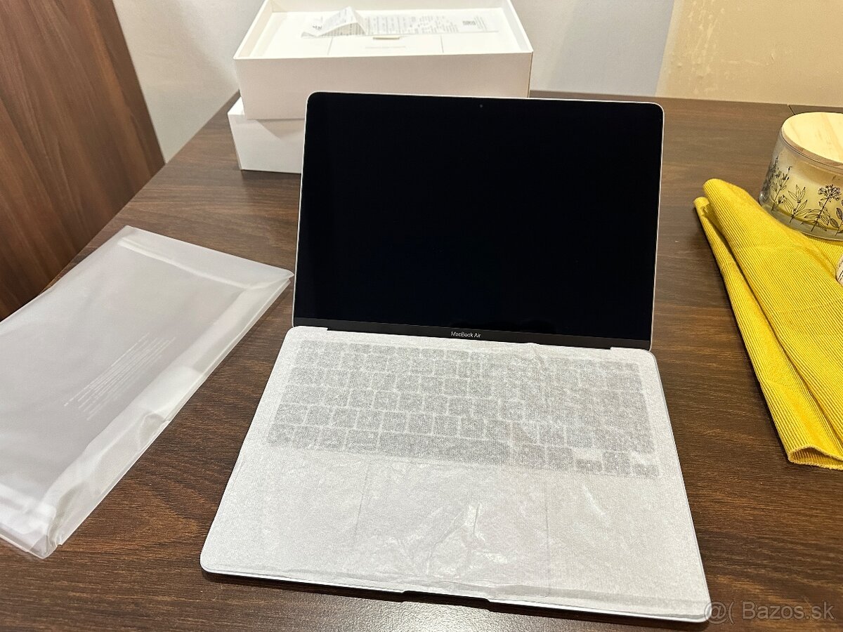 MacBook Air M1 13" 8/256 GB - 100% batéria a stav - 18