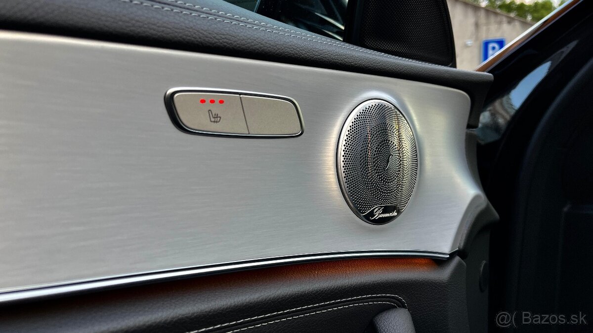 Mercedes-Benz E trieda Kombi 300DE AMG line - 18