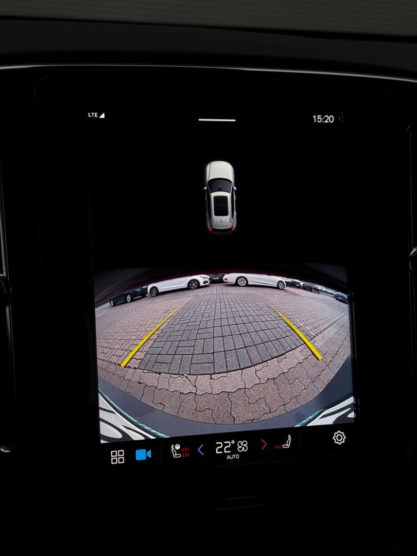 Volvo XC40 2.0 B3 mHEV Core A/T - 18