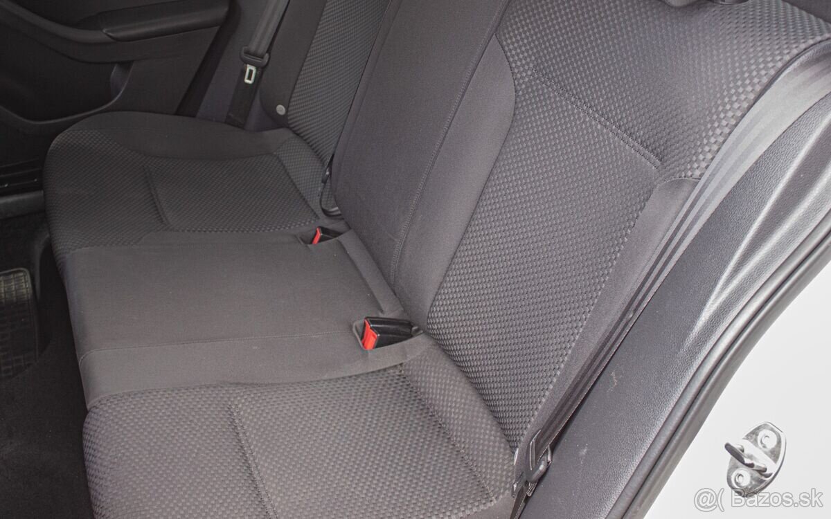 Volkswagen Jetta 1.6 TDI Comfortline - 18