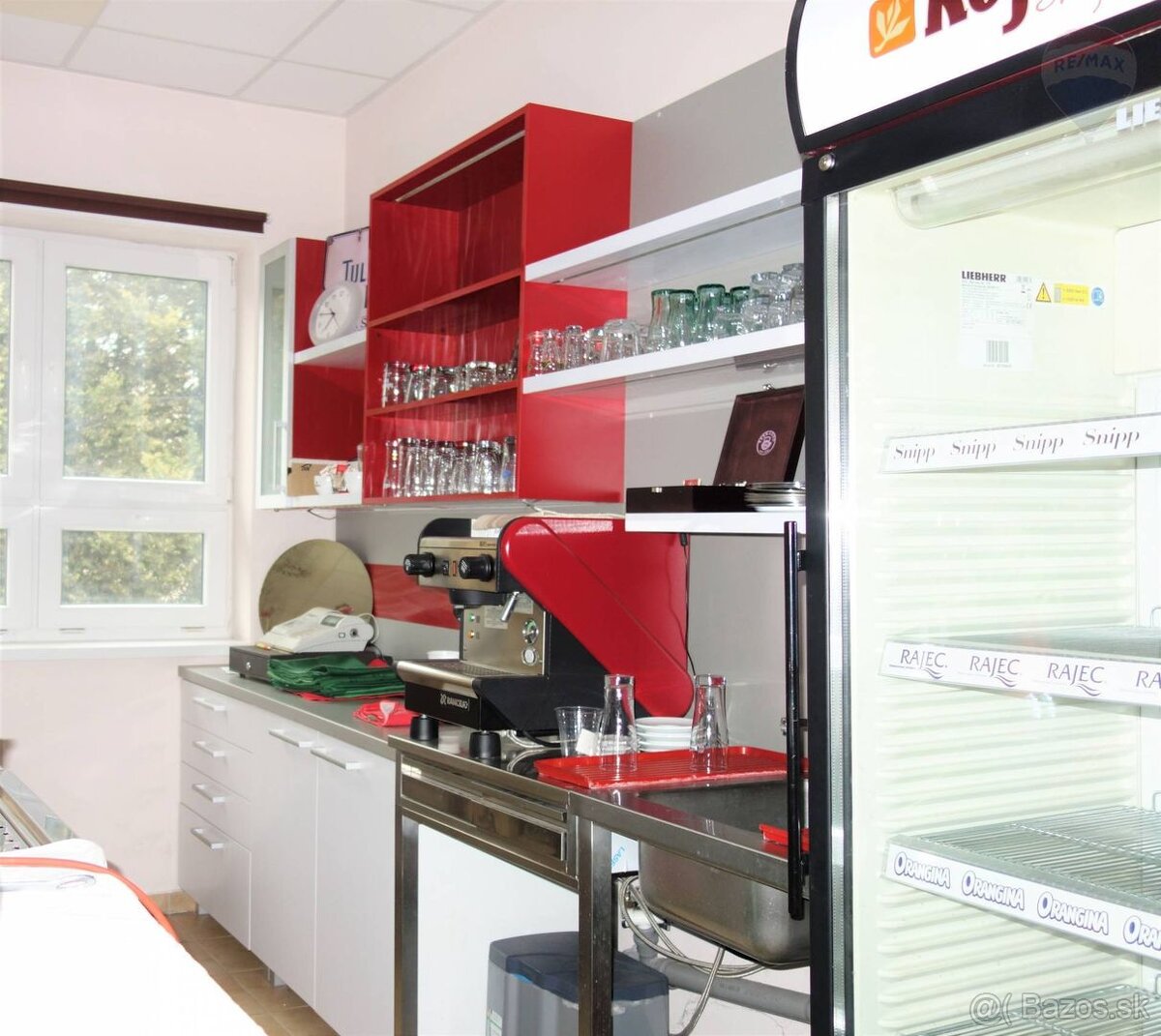 Predaj: Na predaj komerčná budova s parkovaním a širokým vyu - 18