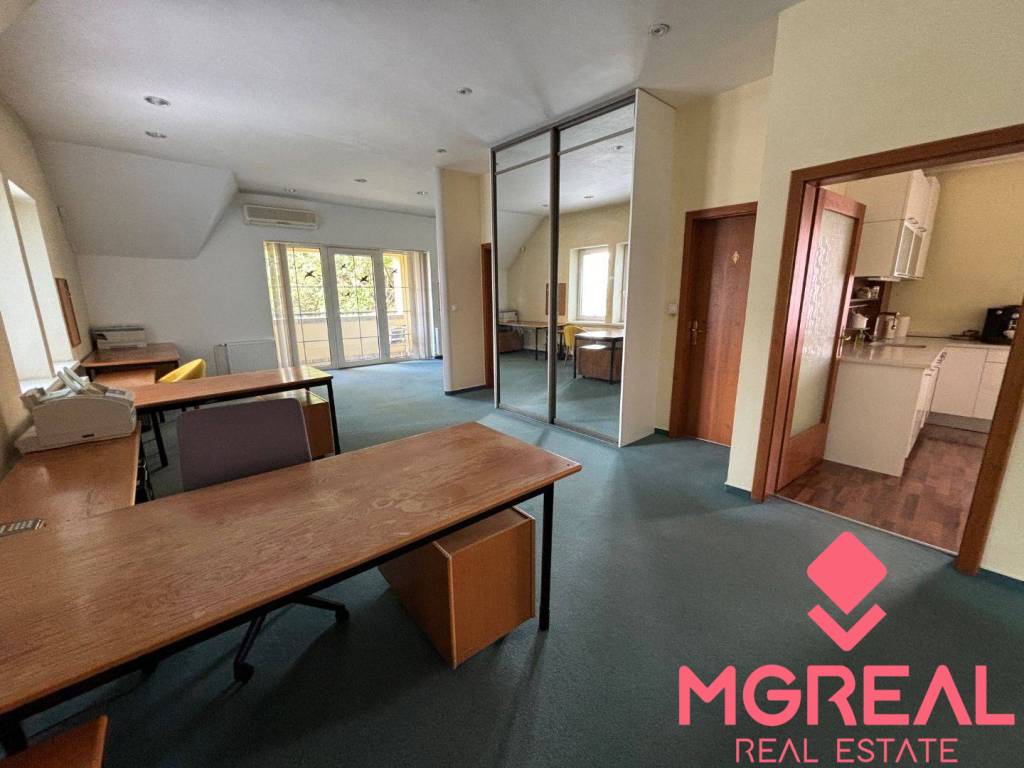 Budova blízko centra Topoľčany / PREDAJ - 18