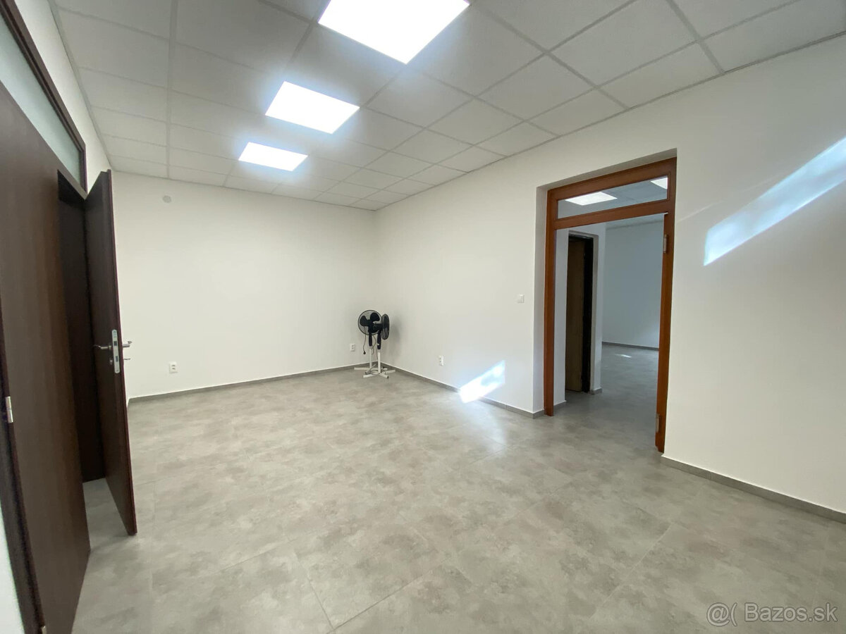 Na prenájom väčší obchodný priestor 230 m² v suteréne v širš - 18