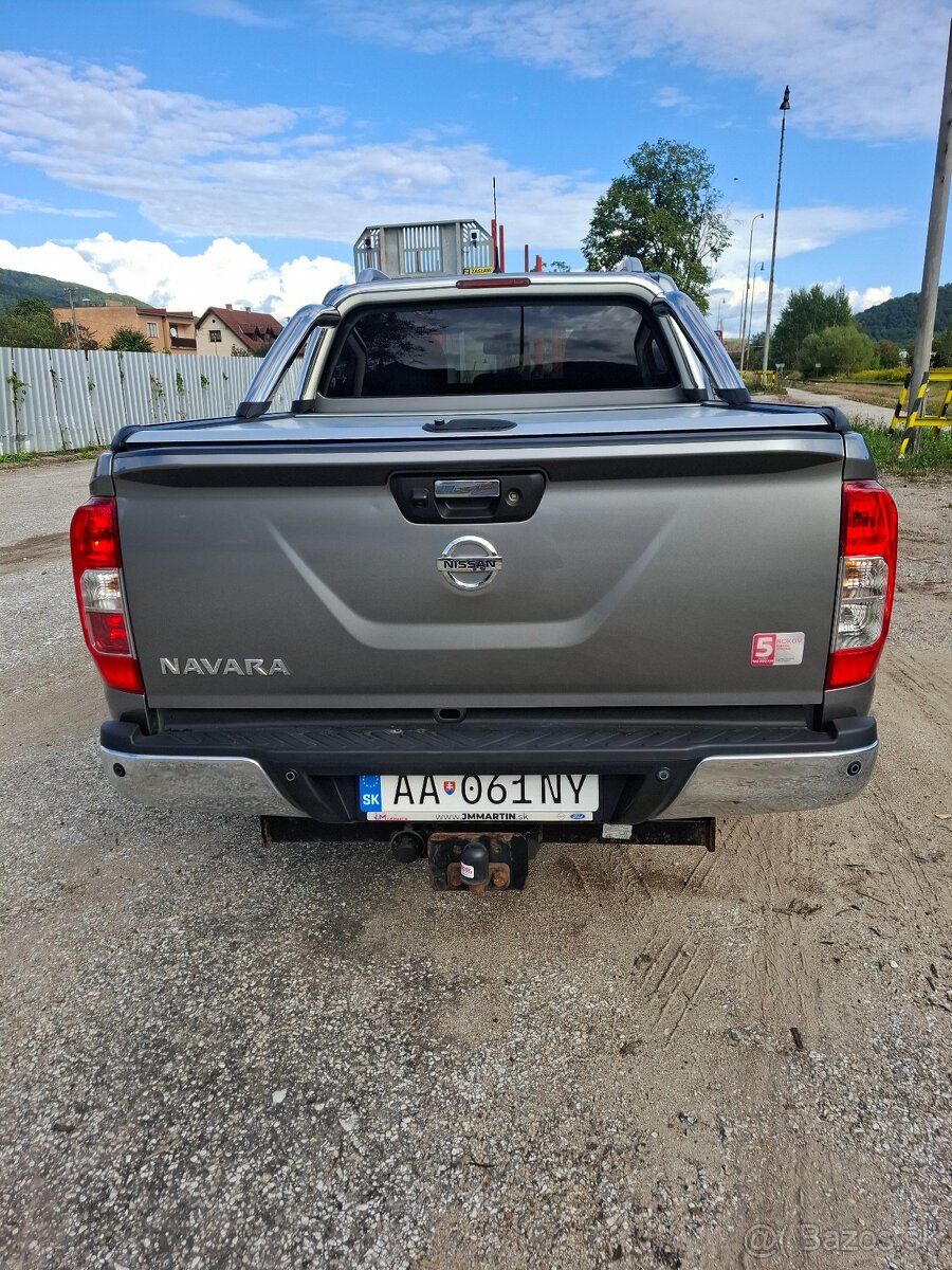 Nissan Navara NP300 Tekna Double Cab 2.3 dCi 190 7 A/T - - 18