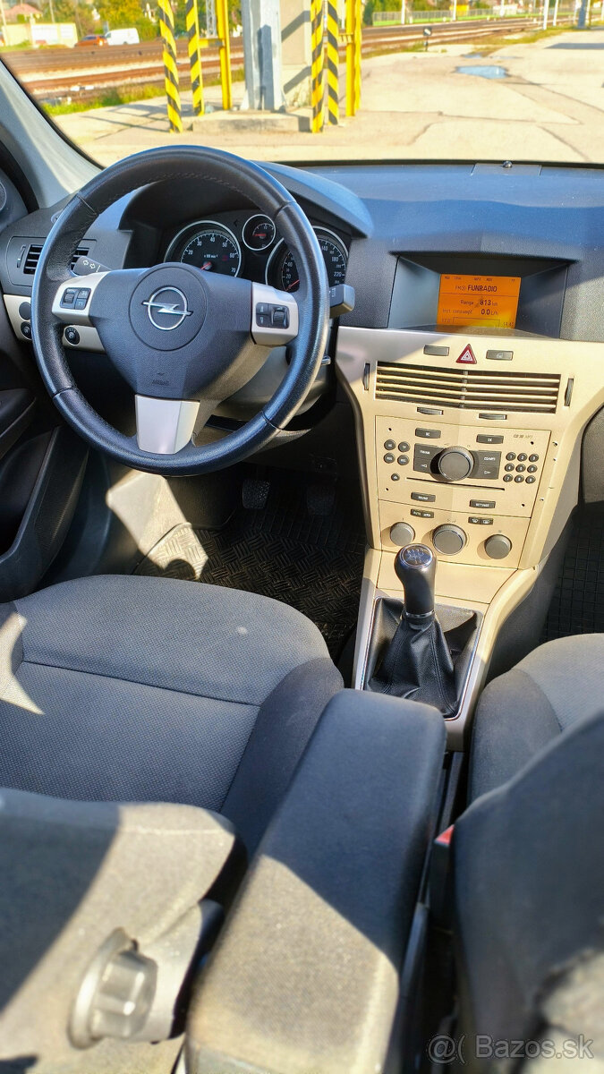 Opel Astra H 2007 benzin 1.6 85kW - 18