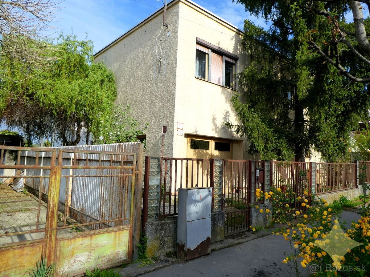 Na predaj rodinný dom v Lučenci v blízkosti parku a gymnázia - 18