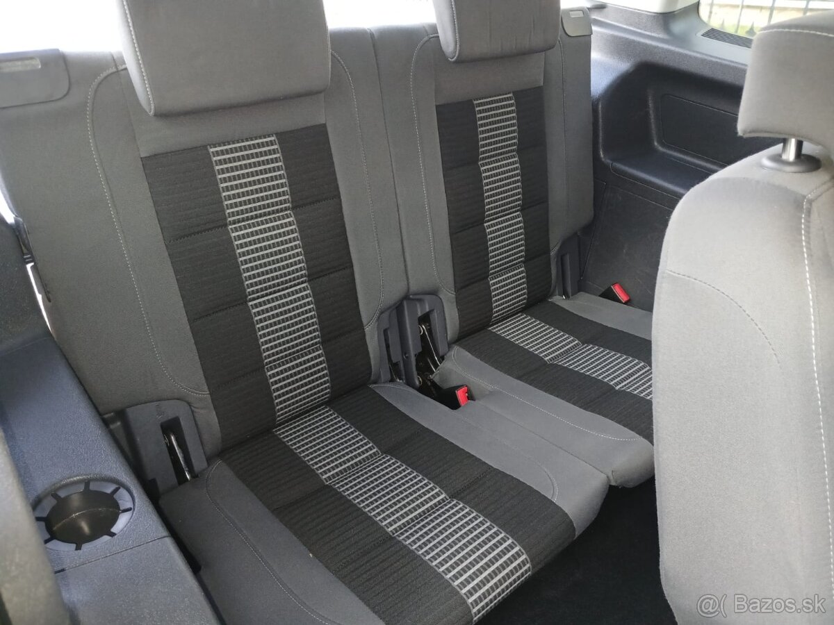 Volkswagen Touran 7-miestný - 18