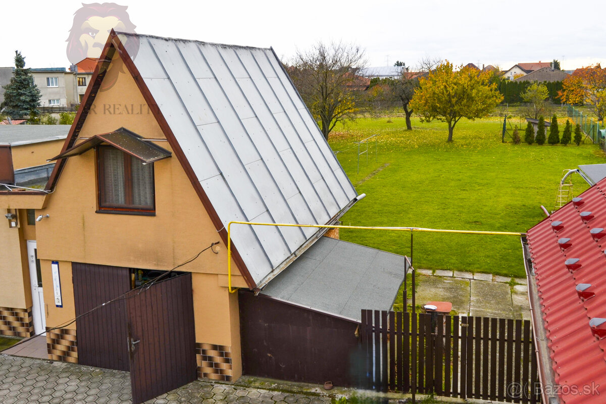 NA PREDAJ RODINNÝ DOM SO SAMOSTATNOU UBYTOVŇOU V OBCI ZAVAR - 18