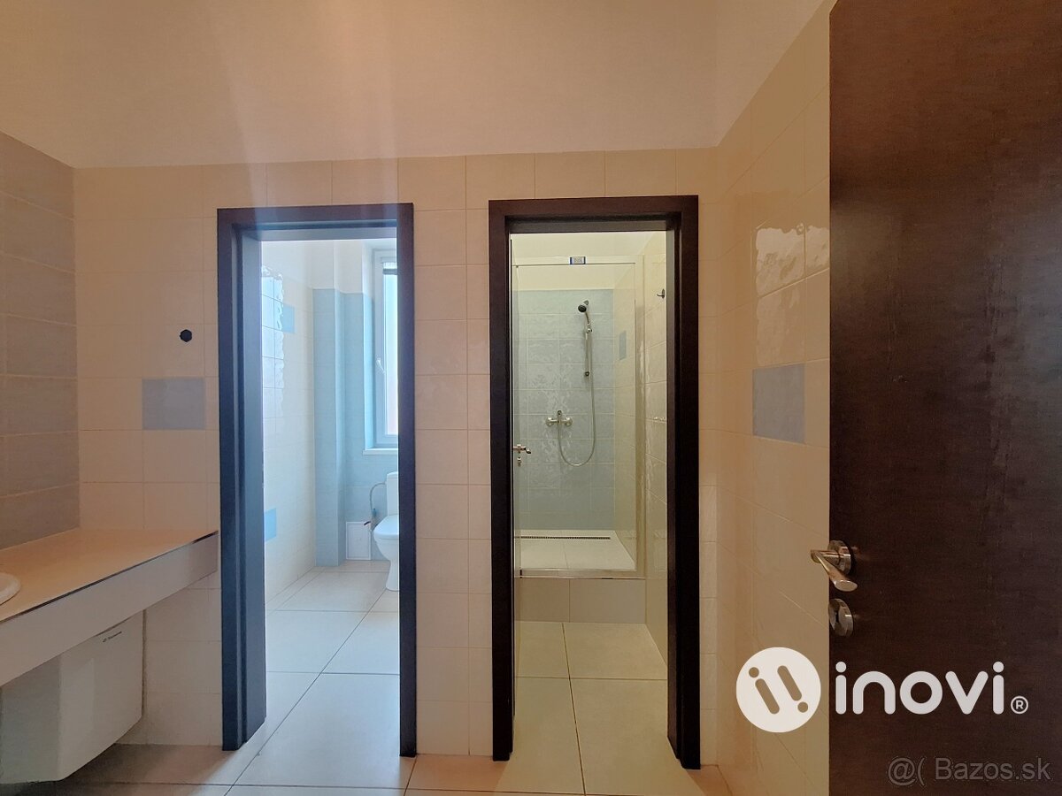 Obchodné priestory v centre moderného bývania R11 - 18