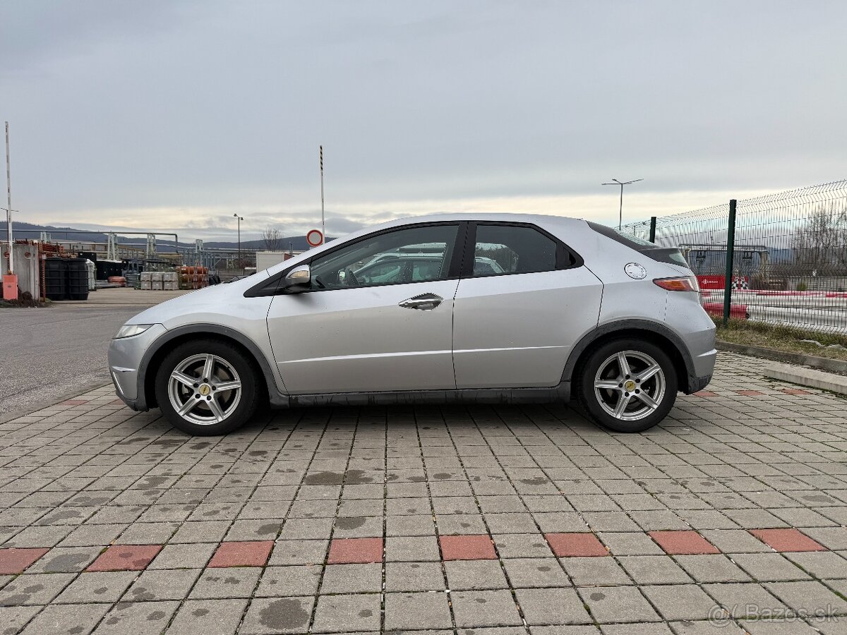 Honda Civic 1.8 VTEC 103kW 8. generácia - 18