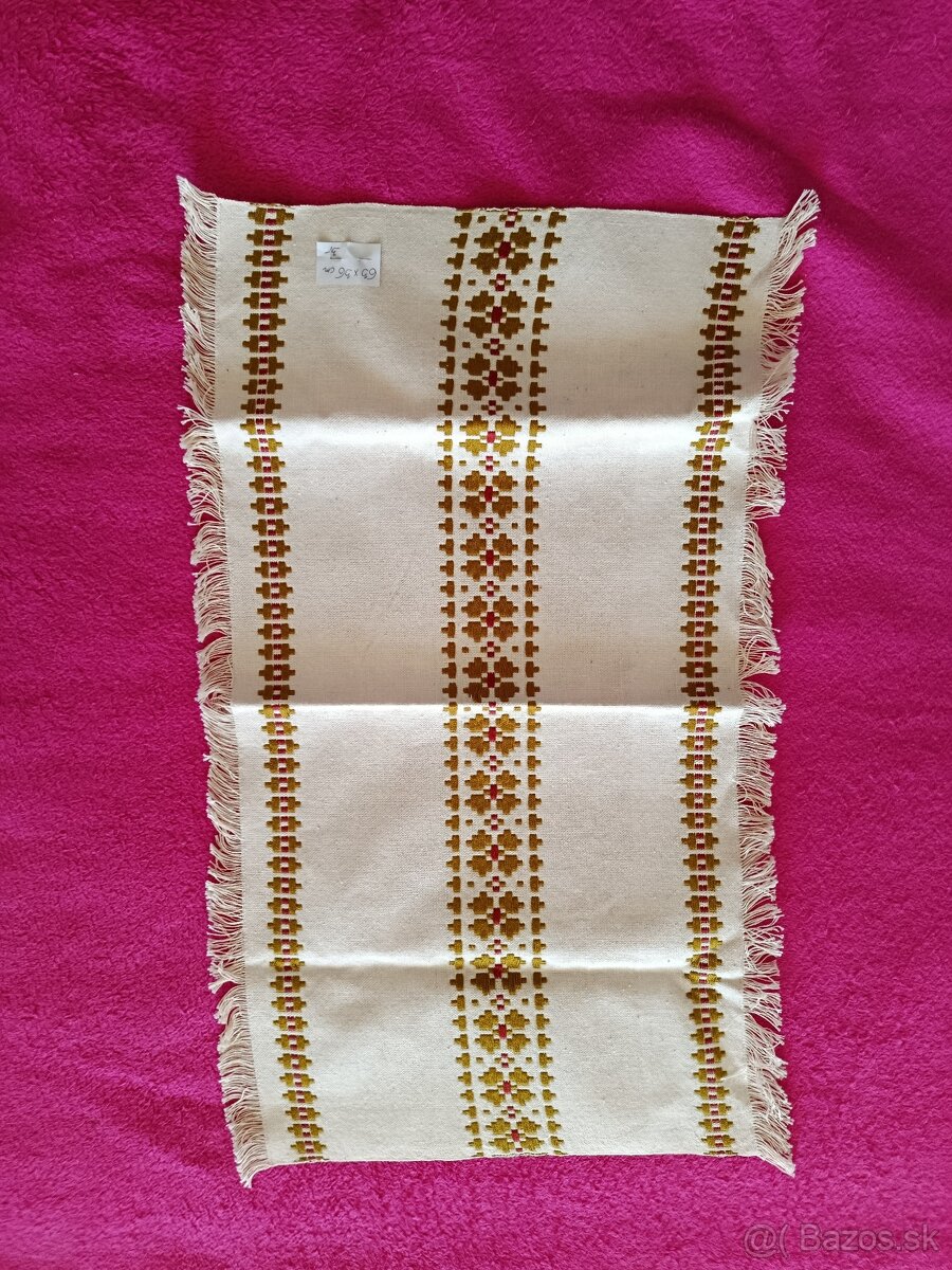 Vyšívané obrusy - 18