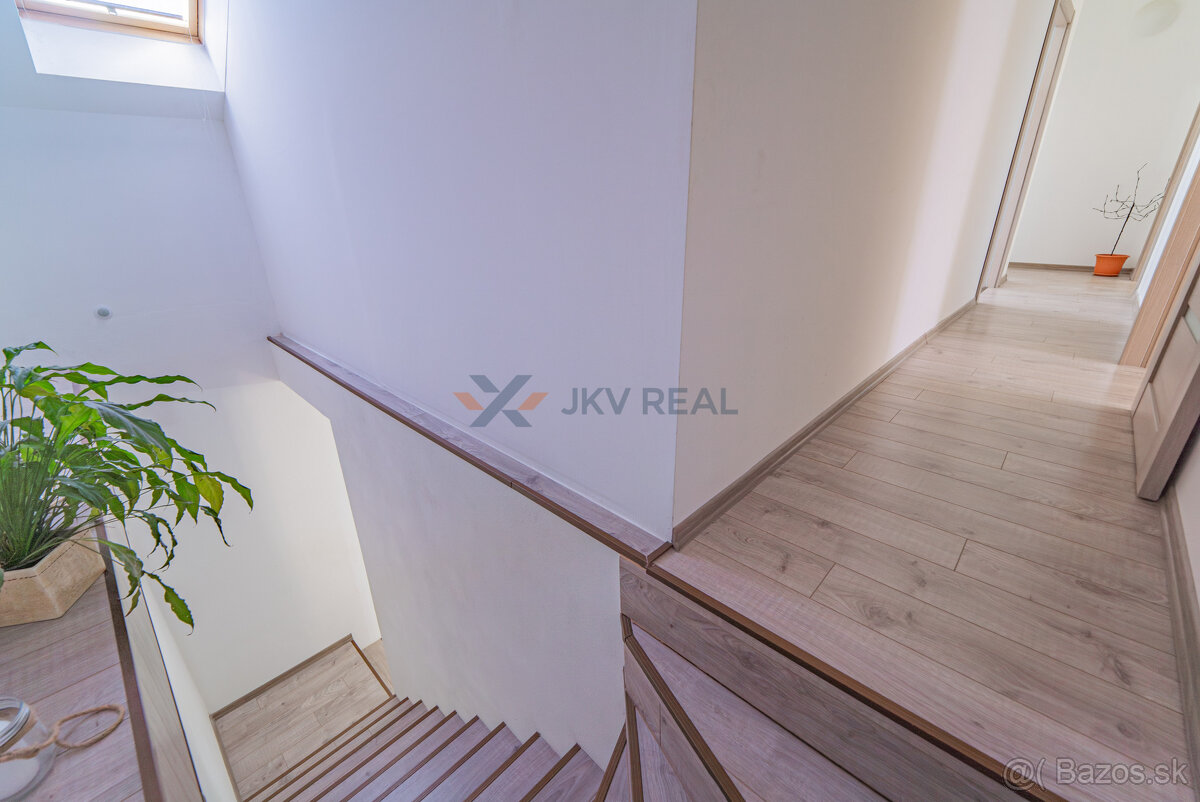 3D Obhliadka Veľký RD s bazénom priamo v Nových Zámkoch - 18