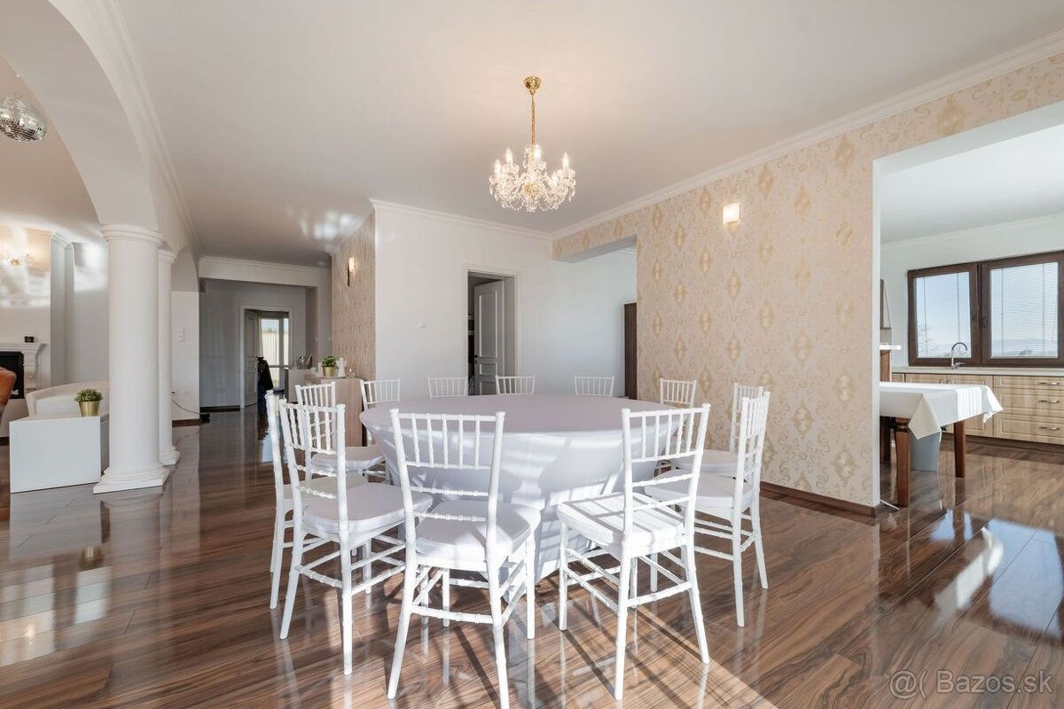 KOMÁROVCE - 4 IZBOVÝ RD 360 M2 SO SAUNOU, POZEMOK 3.629 M2 - 18