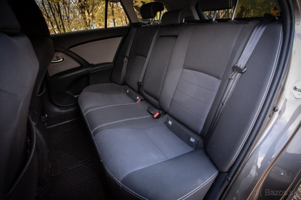 TOYOTA AVENSIS Combi 2.0 105kW 2017 - 18