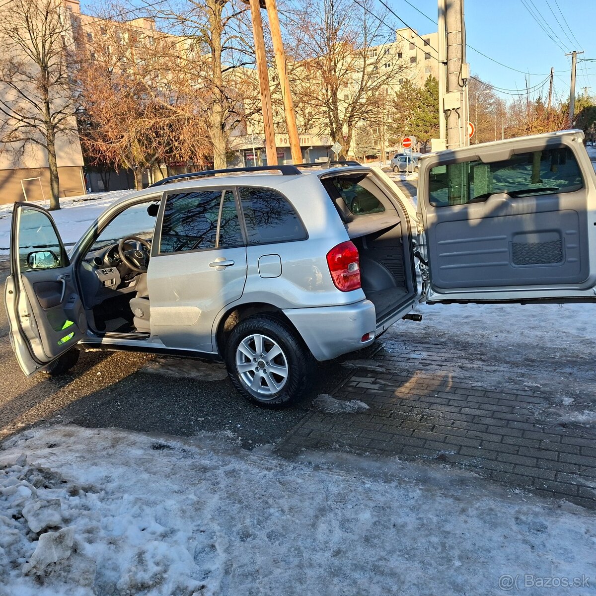 Toyota RAV4 1.8 VVTi 5D benzín - 18