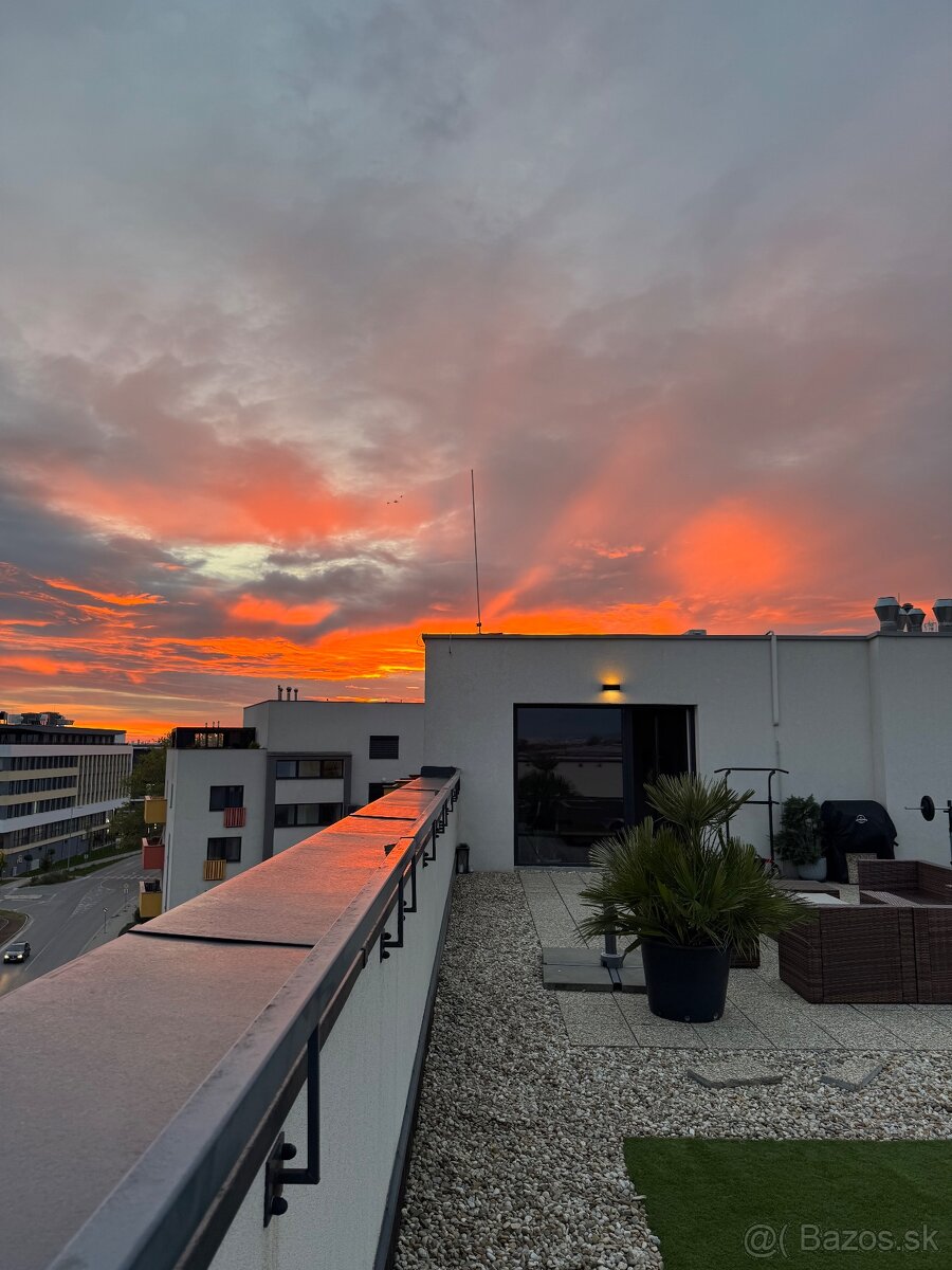 Na predaj priestranný 3-izbový byt s veľkou terasou MIKO - 18