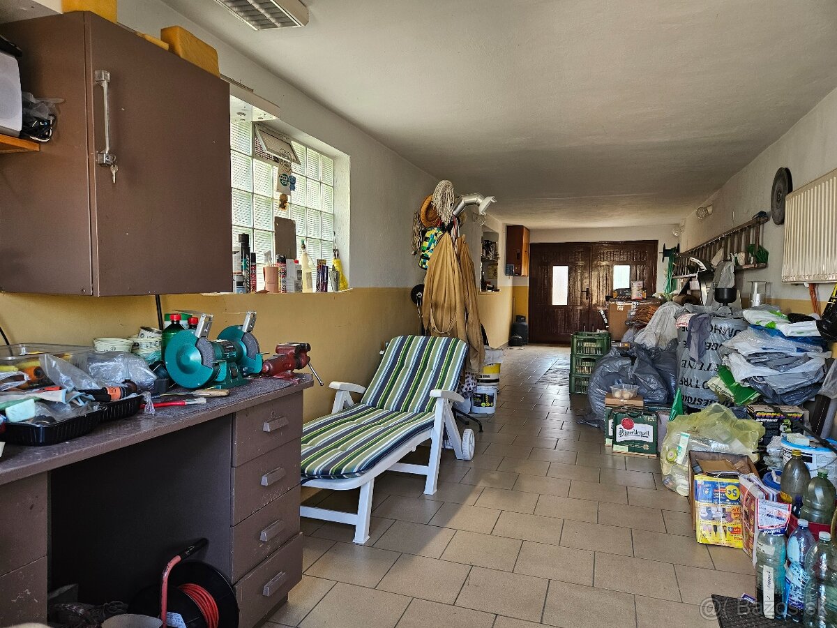 Väčší rodinný dom - garáže pre 4 autá - 18