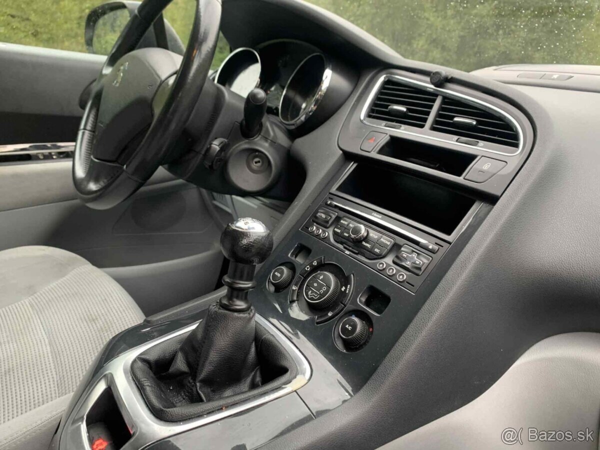 Peugeot 5008 1.6 HDi 7Miestne - 18