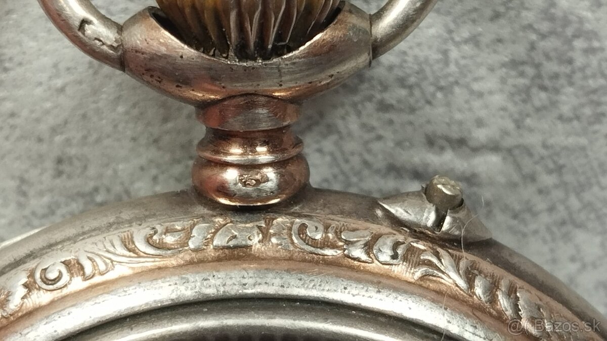 Pánské stříbrné zdobené kapesní tzv. štýrské hodinky. AG - 18