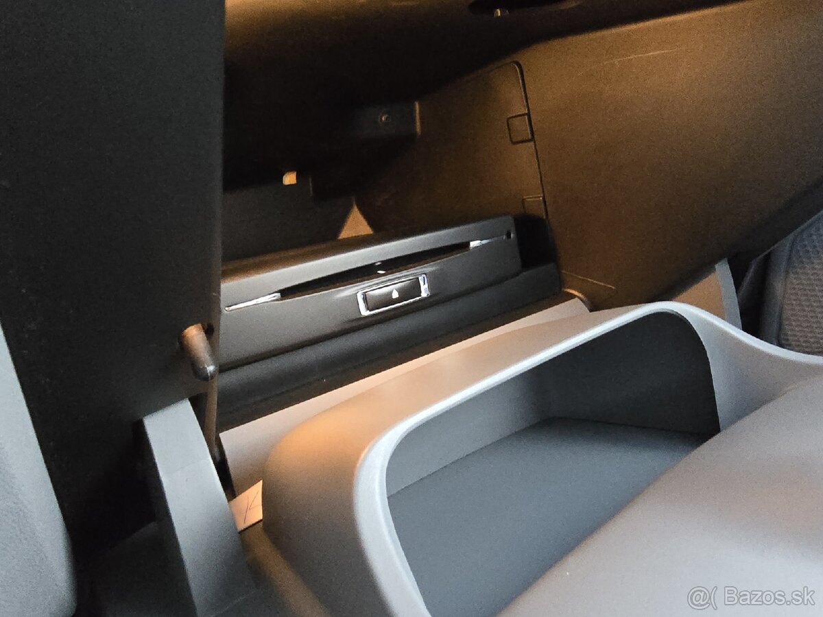 Predám Peugeot 208 1.2 benzín 45000km - 18